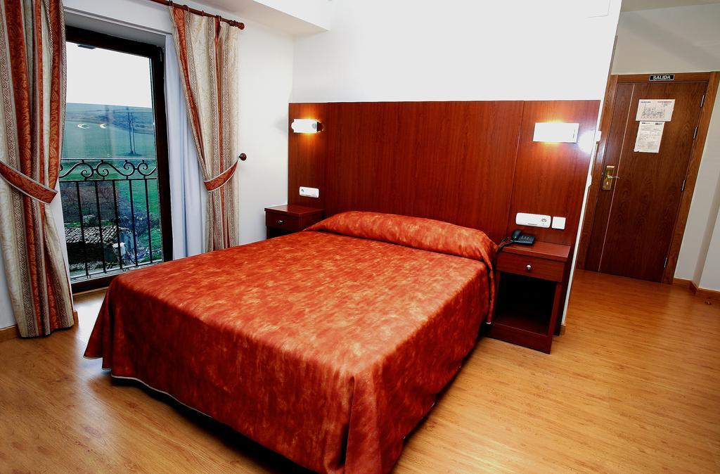 Hotel Agorreta Salinas De Pamplona Room photo